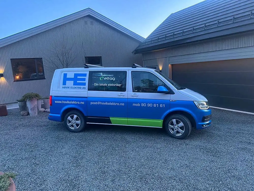 Elektriker fra Høvik Elektro med firmabil